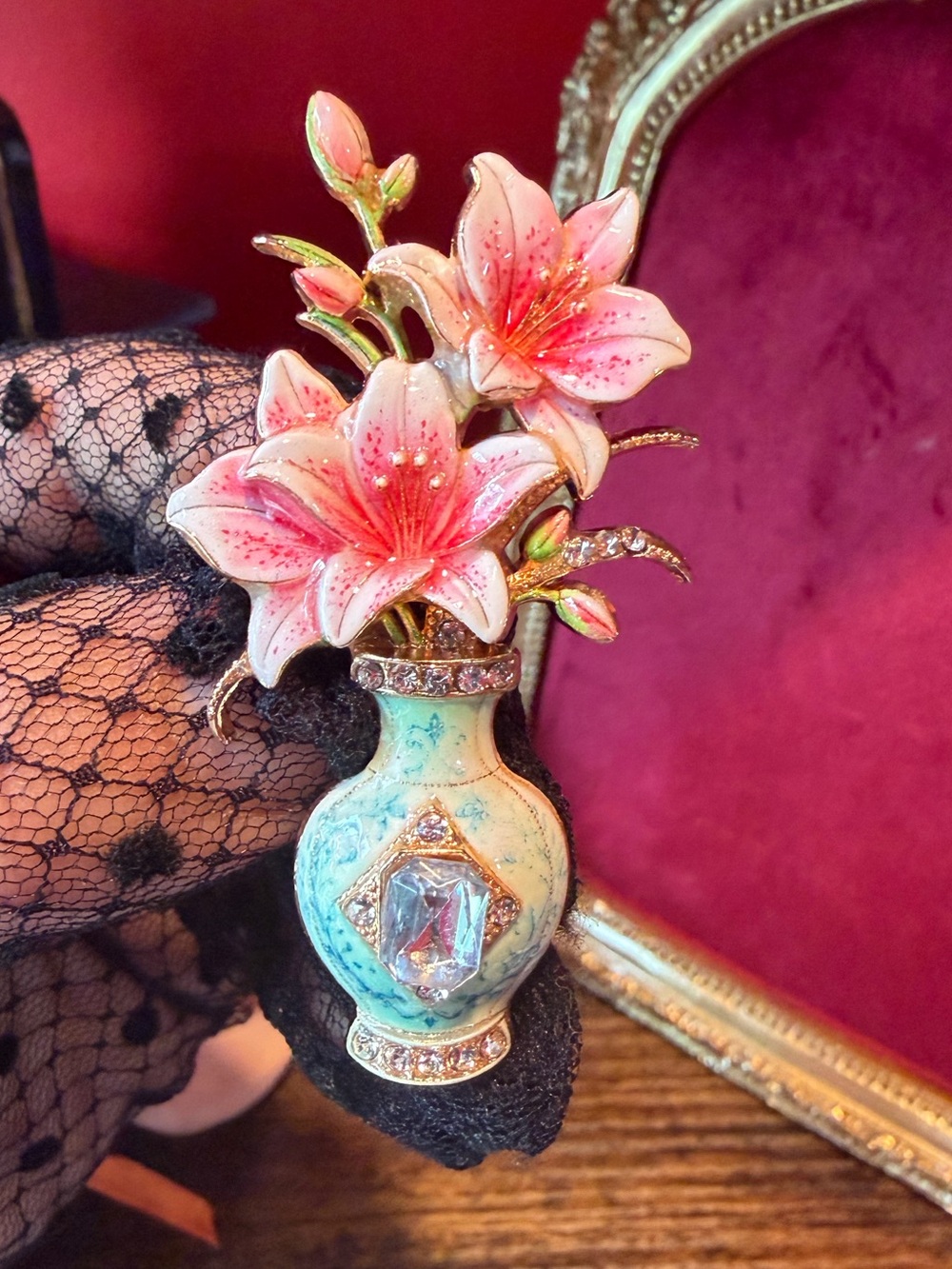Pink Lily Bloom Bouquet Vase Gold Brooch